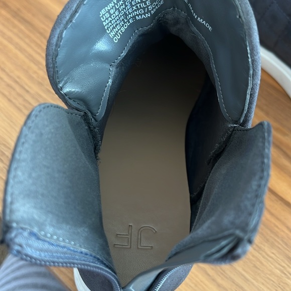 Jenny Quilted Hidden Wedge Sneaker
Excellent condition - Picture 5 of 9